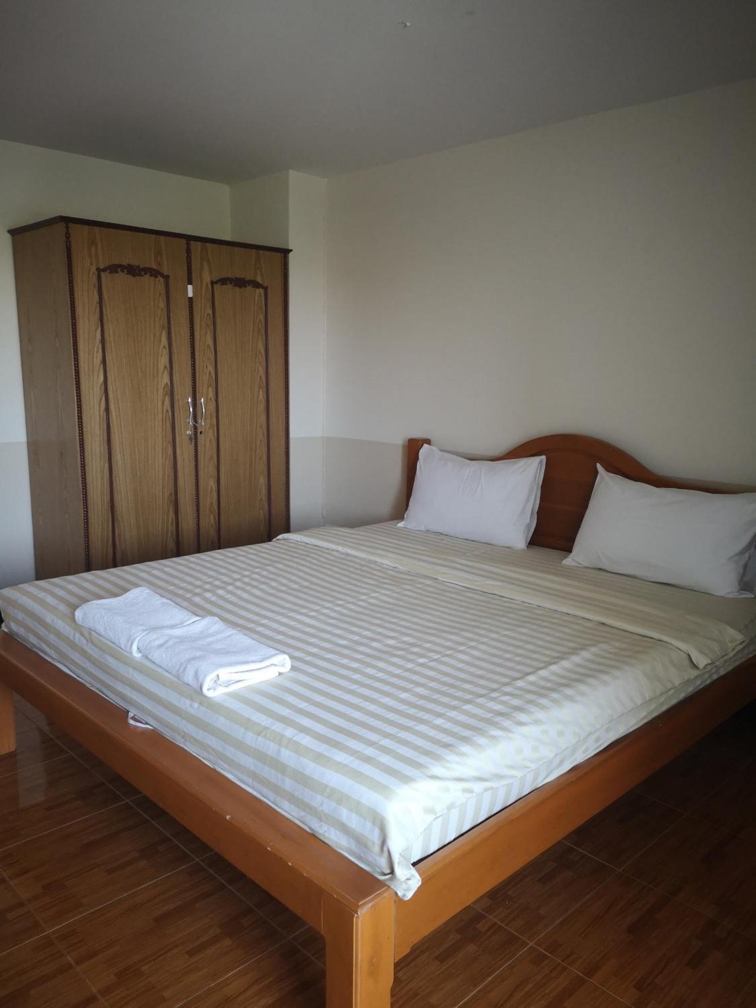 Sab Suwarn Mansion Hotel Suphan Buri Exterior photo